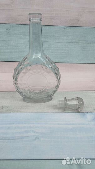 Стеклянный графин