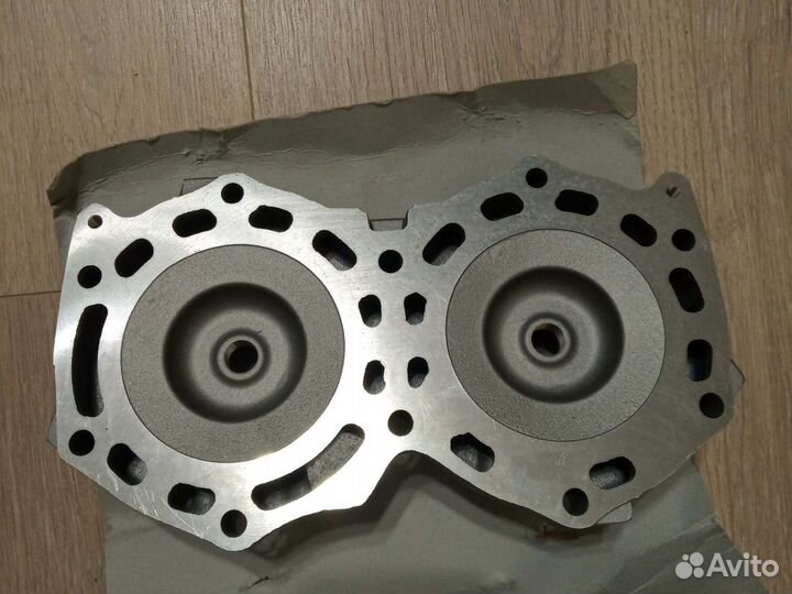 Головка цилиндра Yamaha SuperJet 64U-11111-00-8S