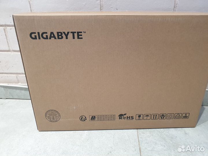 Gigabyte g7kf новый ноутбук 17.3
