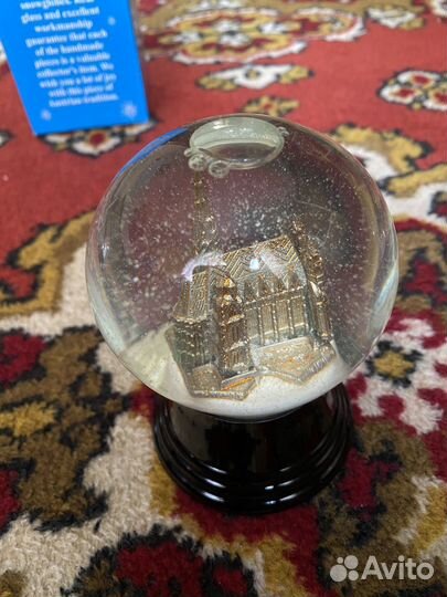 Новогодний стеклянный шар со снегом