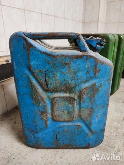 Канистры металлические 20 литров