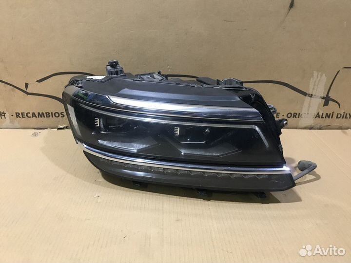 Фара правая Volkswagen Tiguan 5NB941114D