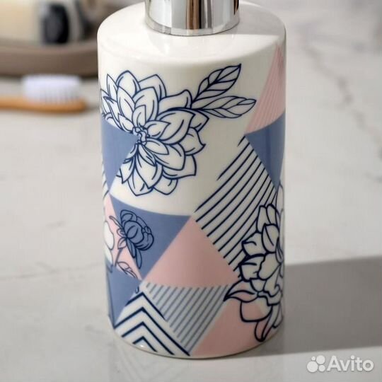 Дозатор для мыла «Цветы», 350 мл