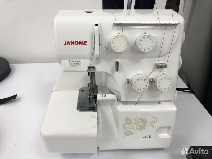 Оверлок Janome 210d