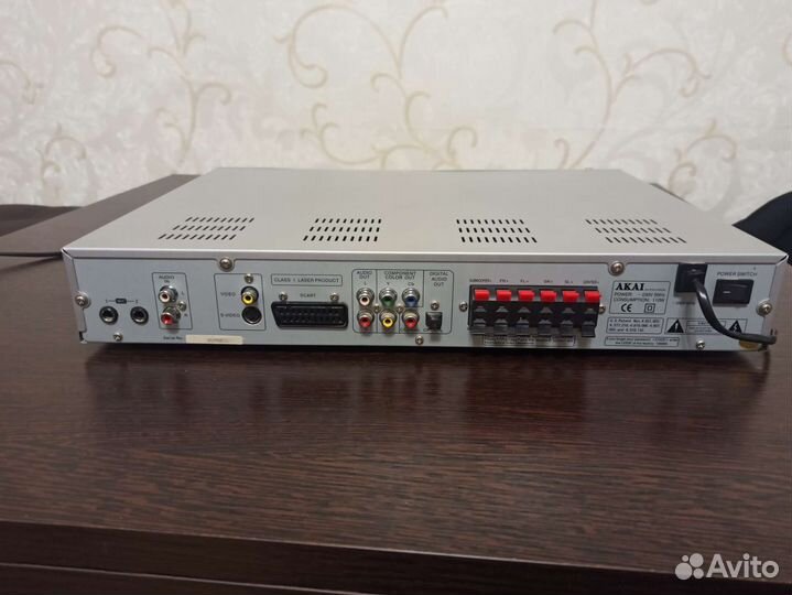 DVD плеер akai DV-r4015vssk