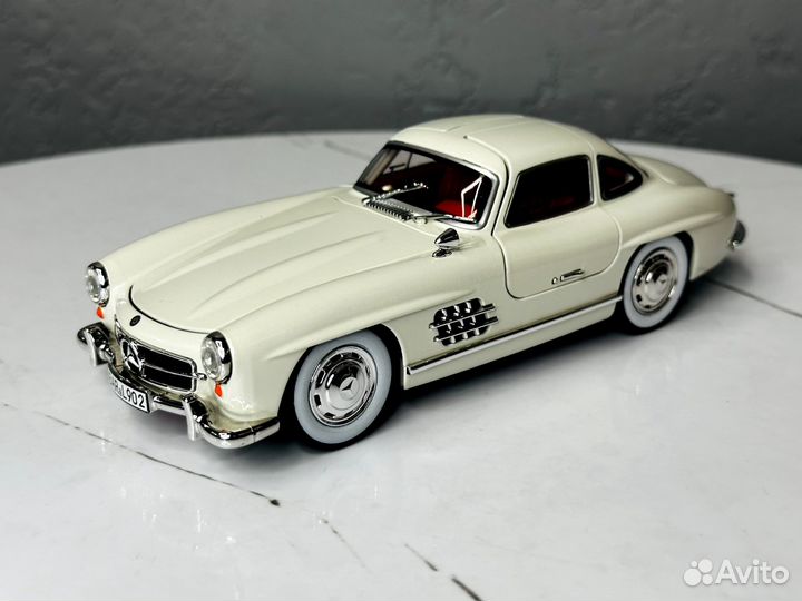 Модель автомобиля Mercedes Benz 300SL