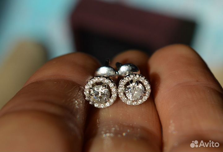 Пуссеты из белого золота с бриллиантами 0,64.Серт