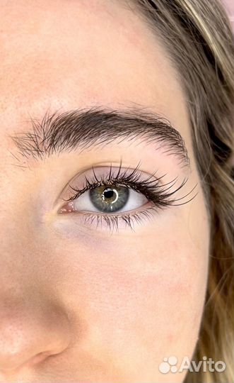 Модель на наращивание ресниц