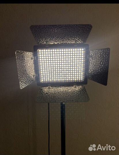 Видеосвет yongnuo YN-300-III