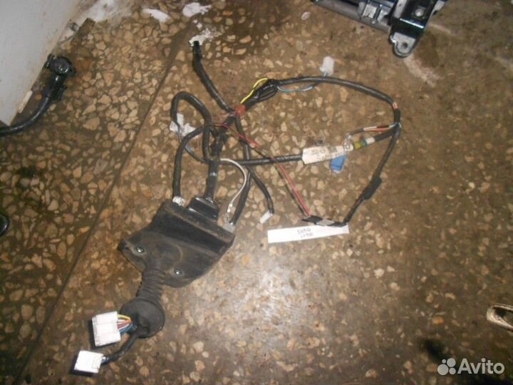 Электропроводка двери задняя левая