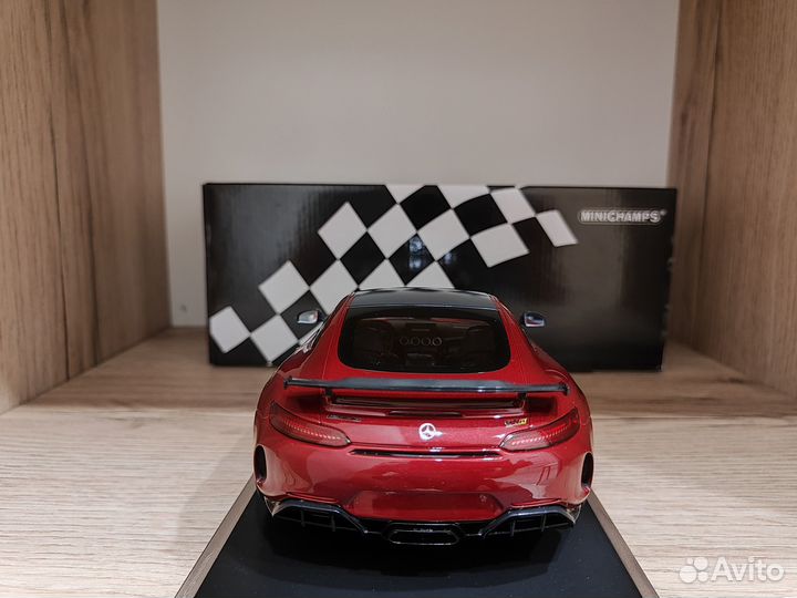 Mercedes-Benz AMG GT-R 2021 / Minichamps 1:18