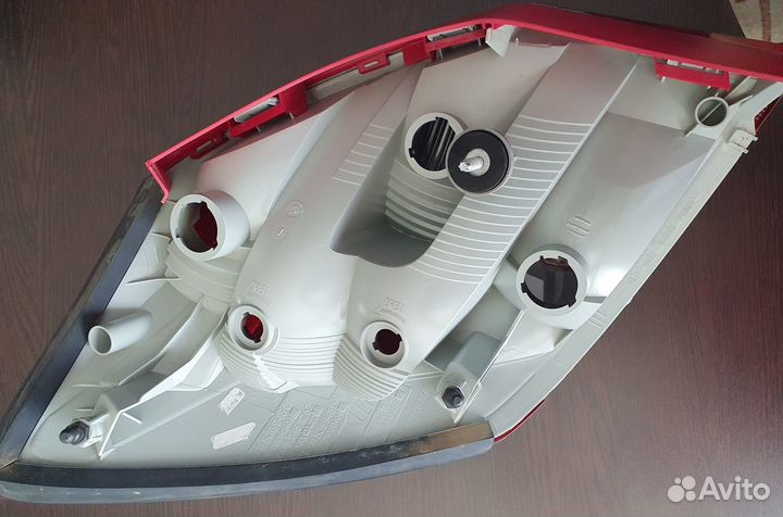 Продам правый задний фонарь skoda fabia