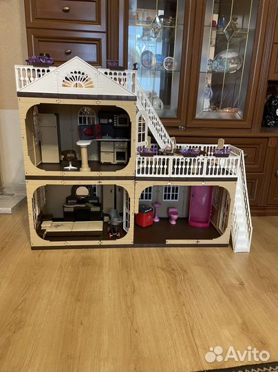 Кукольный домик с мебелью