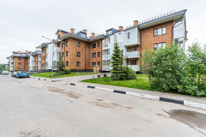 3-к. квартира, 101 м², 4/4 эт.