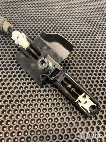 Механизм регулировки ремня безопасности Bentley