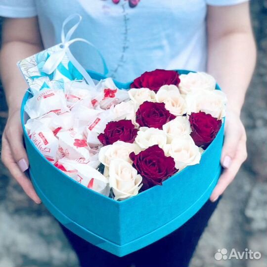 Коробка сердце из 15 роз с рафаэлло, доставка роз