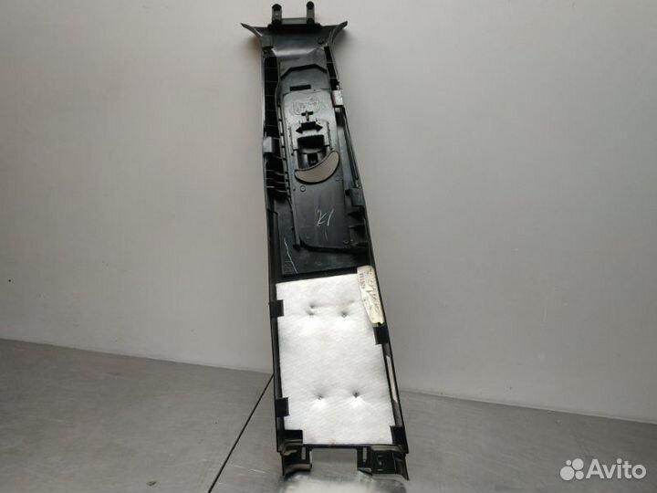 Обшивка стойки центральной правая Jeep Grand