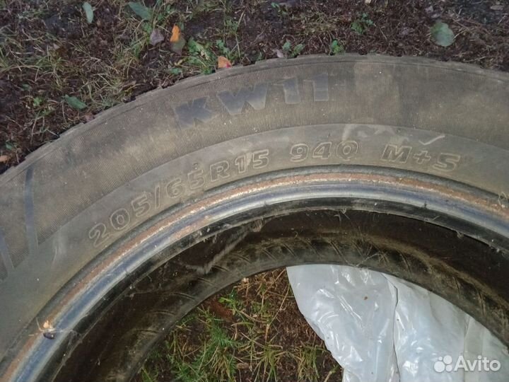 Kumho I'Zen Stud Snow KW11 R15 94Q