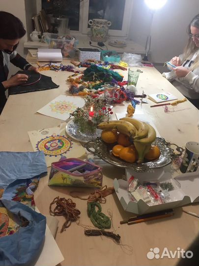 Занятия по современной художественной вышивке