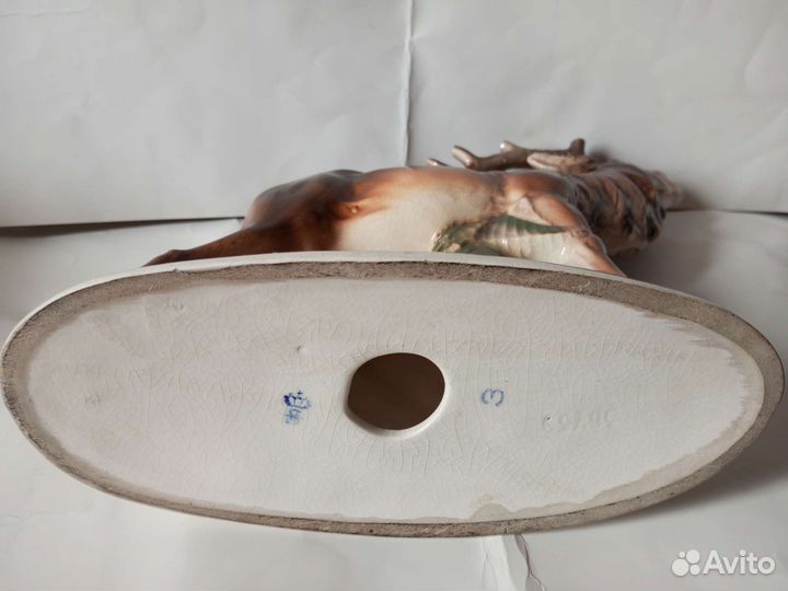 Старинная статуэтка