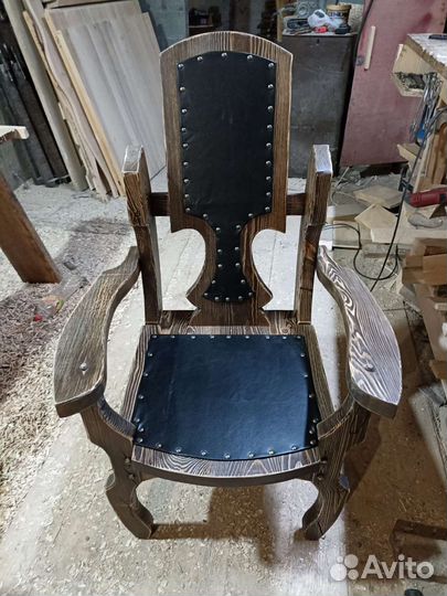 Стул деревянный