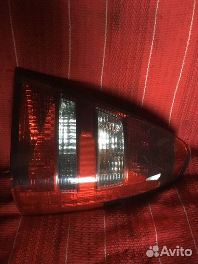Продам заднюю правую фару на Субару forester