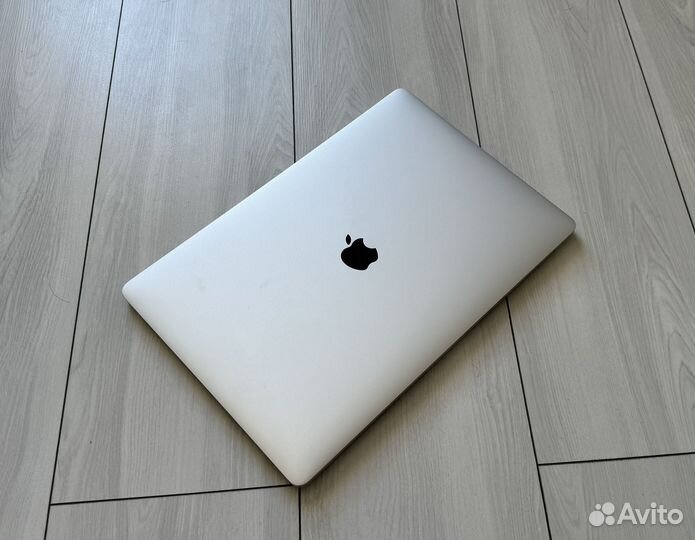 Macbook Pro 15 i7/16/256/Radeon555 Как Новый