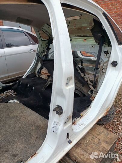 Центральная стойка кузова левая Ford Focus 2