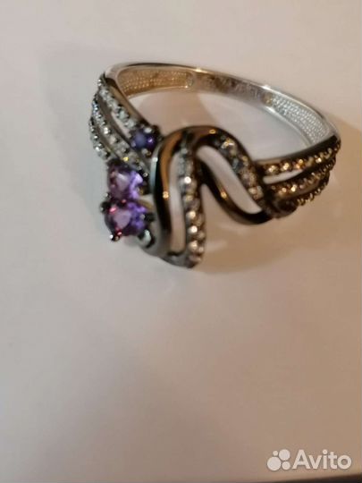 Элегантное кольцо с 3 натур. Аметистами, 44 фианит