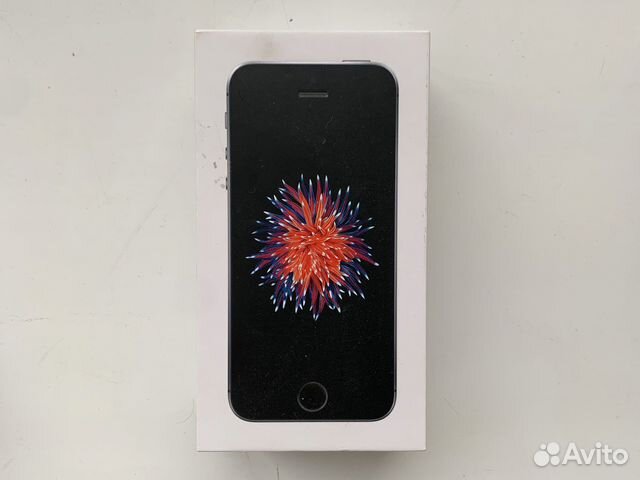 Коробка от iPhone SE 32 GB