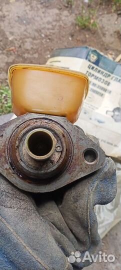 Цилиндр главный тормозов газ 24