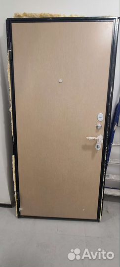 Дверь входная металлическая бу