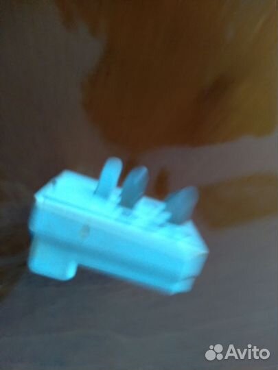 Вилка для домашнего телефона.К ней есть розетка