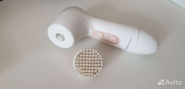 Щетка для ухода и очищения лица Mary Kay