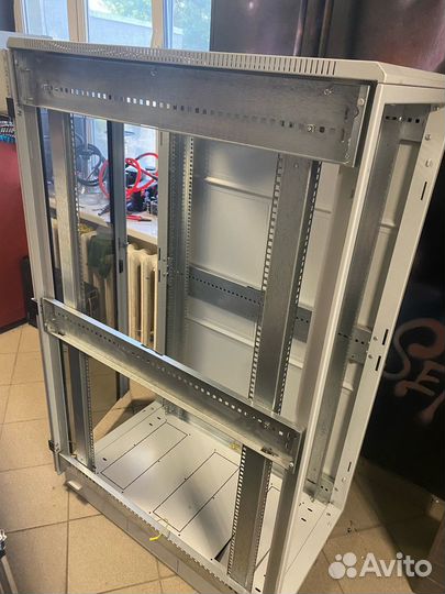 Шкаф телекоммуникационный напольный (RAL 7035)