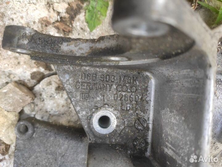 Кронштейн Volkswagen Passat B5 1.6