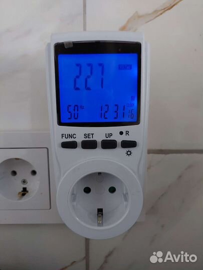 Ваттметр с розеткой