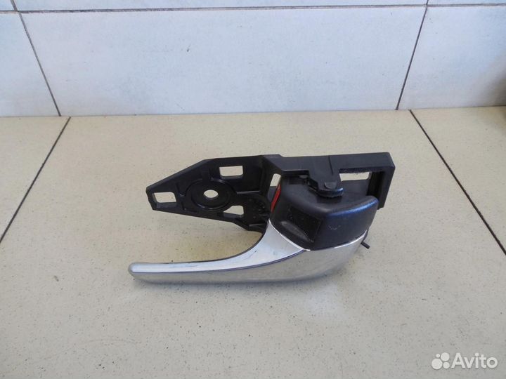 Ручка двери внутренняя правая Hi Lux 2015