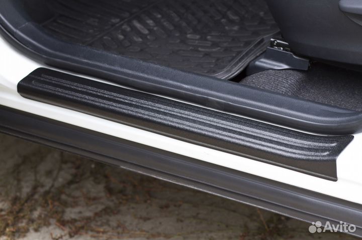 Накладки на пороги Toyota RAV4 (13-19) RA