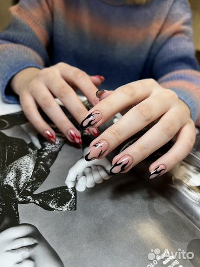 Маникюр / педикюр в салоне (центр)