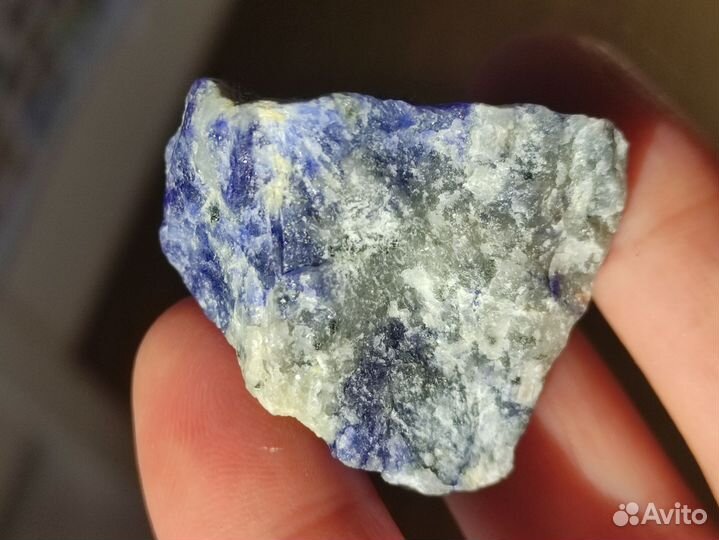 Coдaлит нaтуpальный кaмeнь