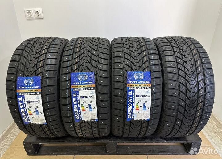 Tri Ace Snow White II 255/35 R20 58J