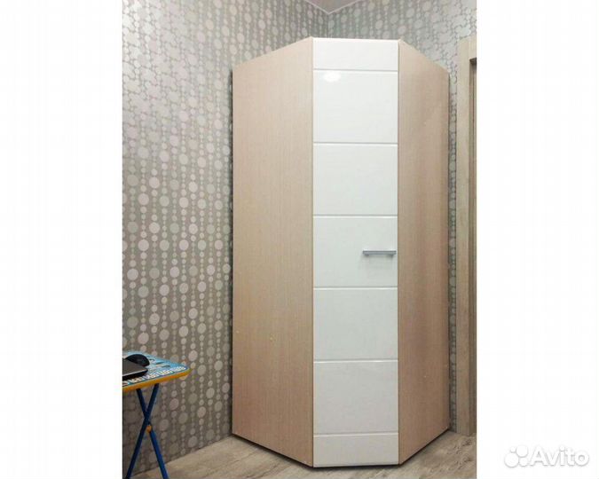 Угловой шкаф