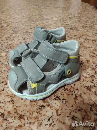 Сандали новые (20 размер)