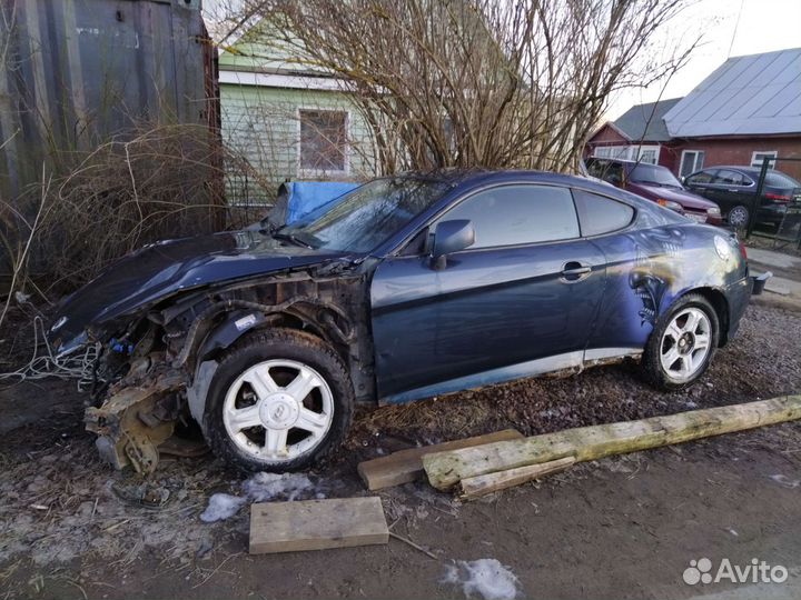 Hyundai Tiburon 2.0 AT, 2003, битый, 450 000 км