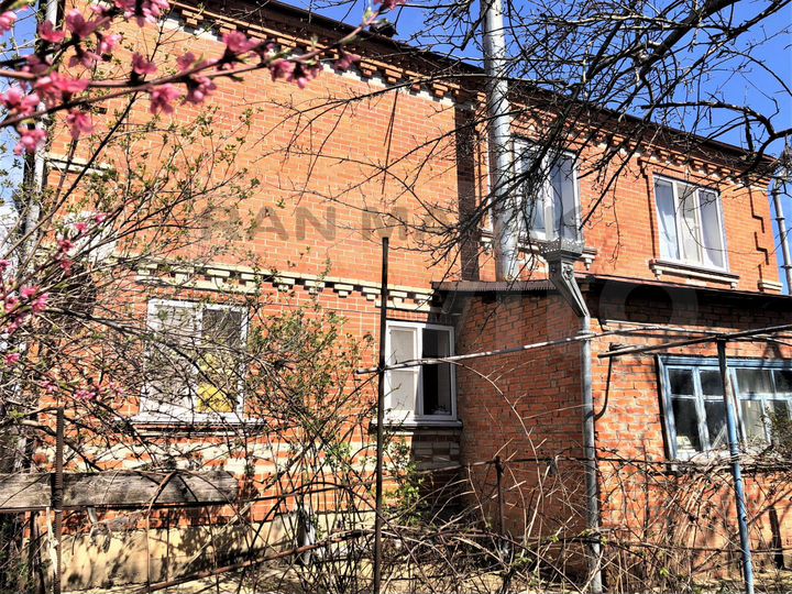 Дом 198,3 м² на участке 17,7 сот.