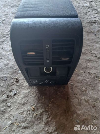 Подлокотник на Volkswagen Passat B6