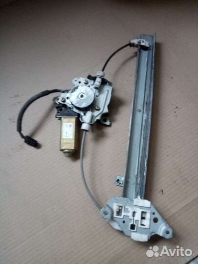 Стеклоподъемник задний правый Nissan Presage Bassa