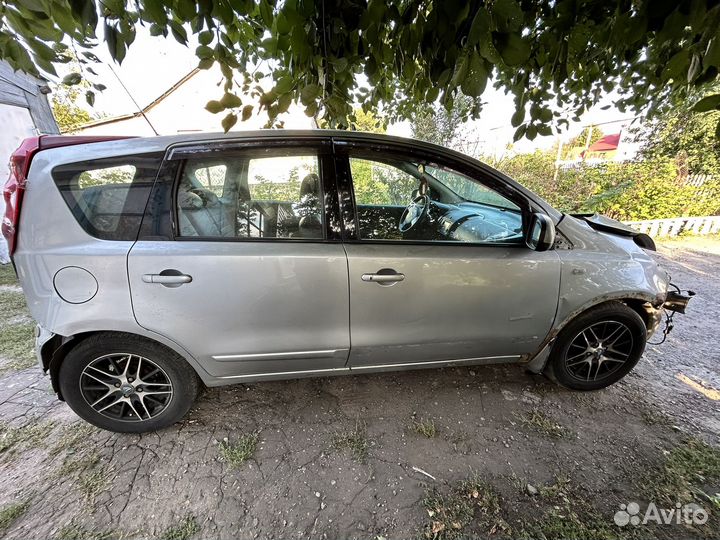 Nissan Note 1.6 AT, 2011, битый, 250 000 км