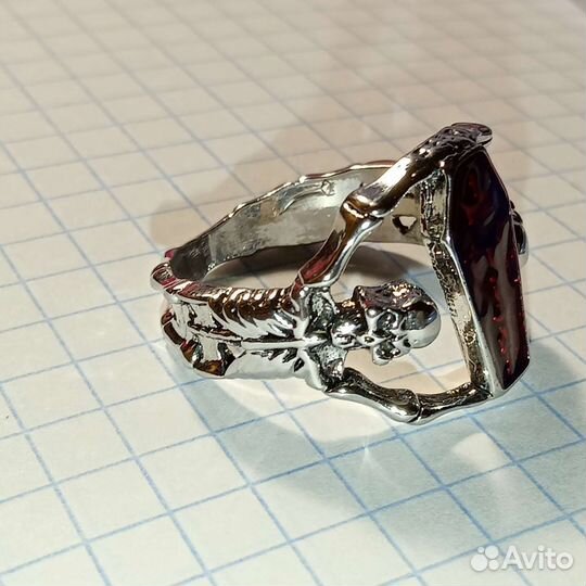 Кольцо с черепами